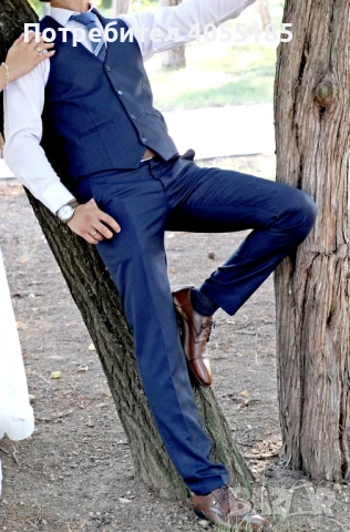 Официален тъмно син мъжки костюм, снимка 2 - Костюми - 51053494