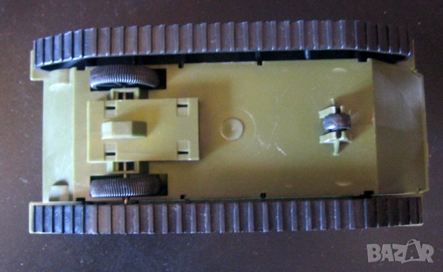 ГДР играчка танк военен NVA армия 14x6.5x5cm фрикционно задвижване , снимка 3 - Коли, камиони, мотори, писти - 43585559