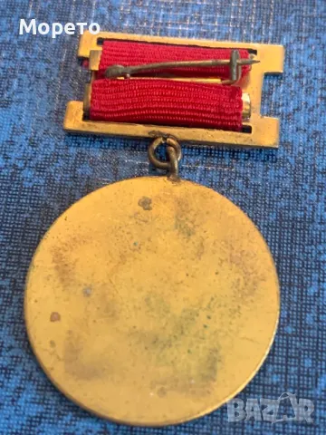 Медал,орден,знак-Първенец  шеста петилетка, снимка 2 - Антикварни и старинни предмети - 48439178