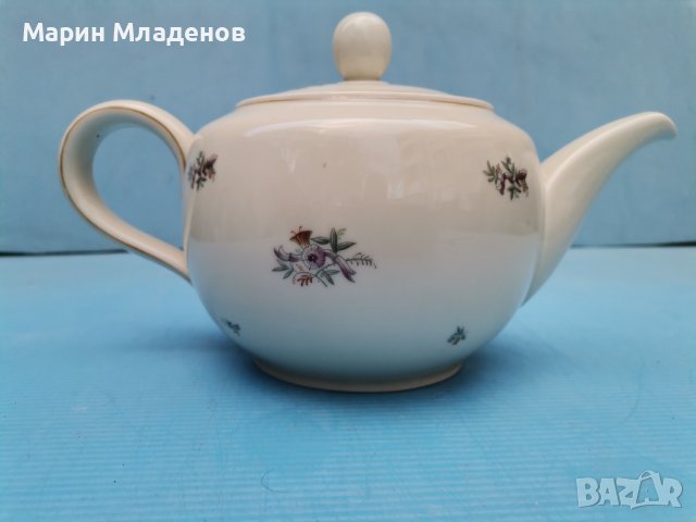 Порцеланов чайник-стар