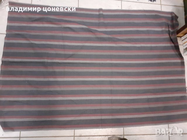 Нова покривка за маса,плътна,с шарки,размери 90/135 см,неизползвана