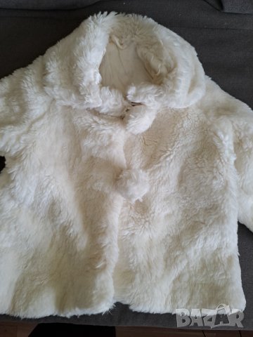 Детско бяло пухкаво палтенце, снимка 2 - Детски якета и елеци - 39306115