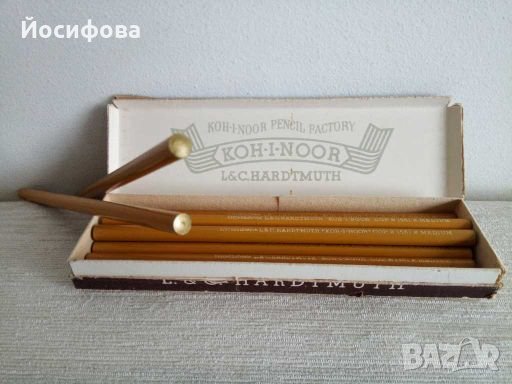 Кутия с черни моливи на чехословашката компания Koh-i-noor , снимка 1 - Антикварни и старинни предмети - 28391850