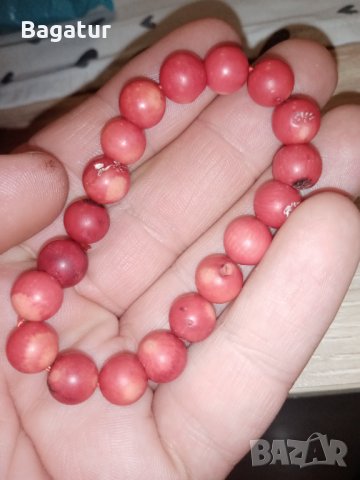 Червен корал стара гривна ластик, снимка 3 - Гривни - 43231944