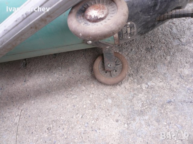 РЕТРО ПРАХОСМУКА4КА  РАКЕТА ОТ ПЕДЕСТЕ ГОДИНИ, снимка 11 - Други стоки за дома - 34645593