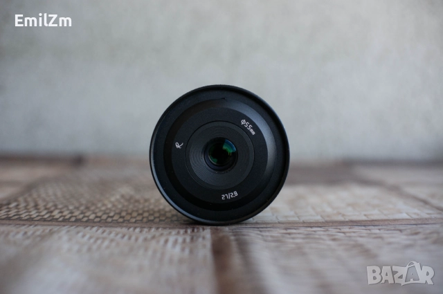 Ръчнфокусен обектив Rockstar 27 mm f/2.8 за Sony E-Mount, снимка 4 - Обективи и филтри - 52414351
