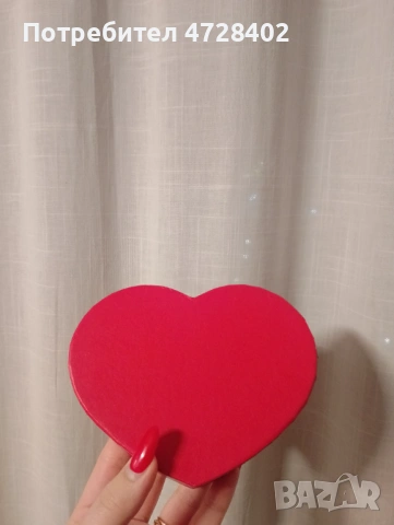 Подаръчна 🎁 кутия  ❤️: свещ с аромат "Сандалово дърво и черен Пипер" + два саше за шкафове , снимка 2 - Декорация за дома - 53357864