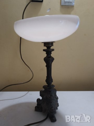 барокова настолна лампа
