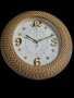 Стенен кръгъл часовник в златисто, със златисти цифри икристали