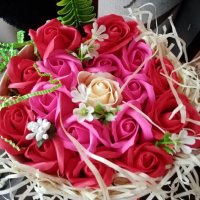 конус кашпа със сапунени рози , снимка 1 - Изкуствени цветя - 44004173