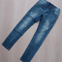 СТРАХОТНИ дънки с накъсан ефект за възраст 12 години , снимка 1 - Детски панталони и дънки - 26315387