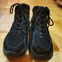 Спортни обувки, снимка 1 - Дамски ежедневни обувки - 39047228
