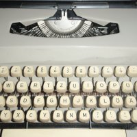 две портативни пишещи машини - налично, снимка 2 - Антикварни и старинни предмети - 26247445
