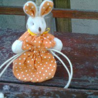 великденски заек с торбичка за яица, снимка 1 - Плюшени играчки - 28533313