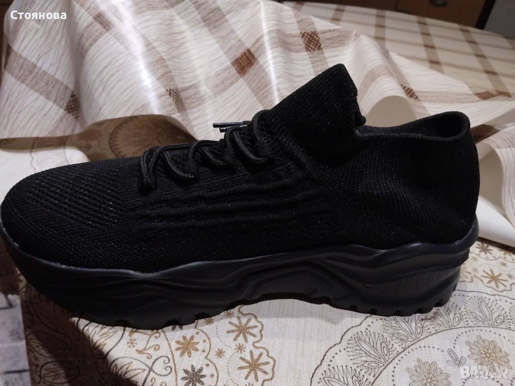 Продавам черни спортни маратонки с връзки, размер 44. Обувките са нови. , снимка 1