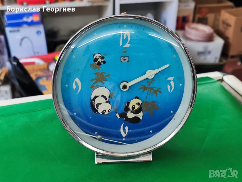Стар китайски будилник с панди, снимка 1