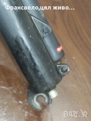 26 цола вилка за велосипед колело за ремонт или части няма луфт и теч стои заключена rock shox , снимка 2 - Части за велосипеди - 53119280