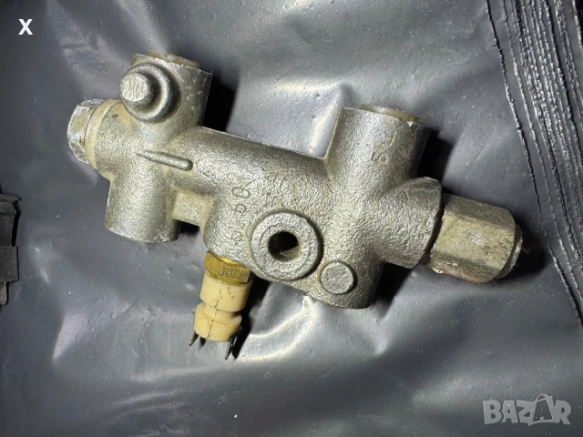 РАЗПРЕДЕЛИТЕЛ НА СПИРЧКИТЕ НА МОСКВИЧ 2141-3515115 НОВ ОРГИНАЛЕН, снимка 4 - Части - 53044838