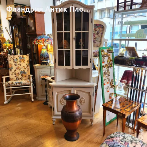 Елегантен ъглов шкаф във винтидж стил, снимка 7 - Секции и витрини - 49110960