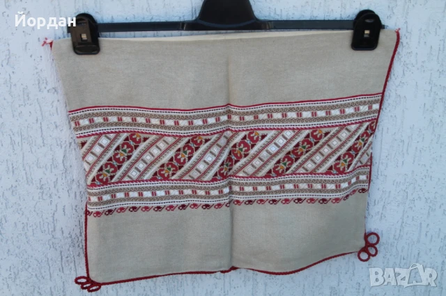 Възглавница с бродерия на ленена панама