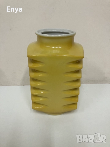 Декоративна геометрична ваза 