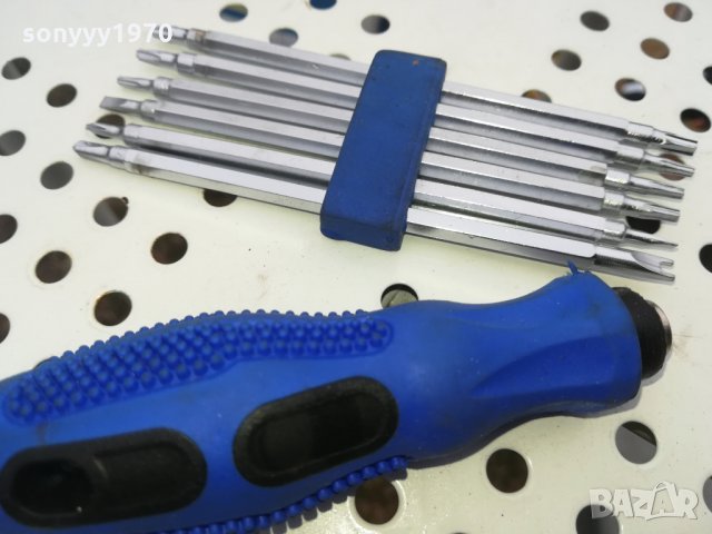 отвертка със много специфични накраиници