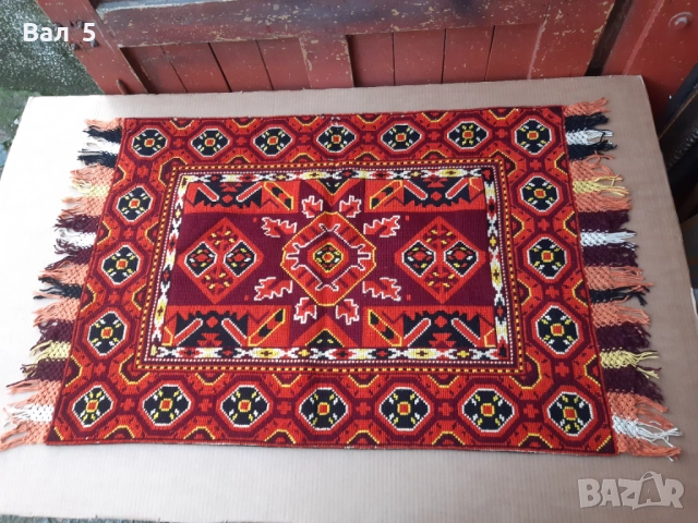 Автентичен стар много красив ковьор