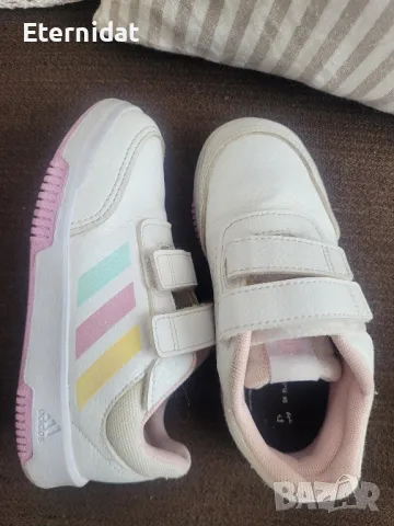 Детски бели маратонки ADIDAS 27 номер за момиченце с розови ленти