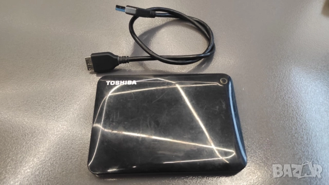 Продавам 1тб външен хард диск ТOSHIBA CANVIO 