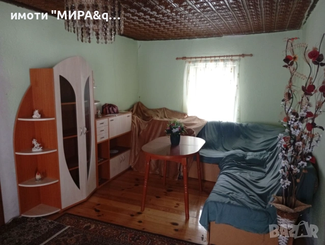 Двуетажна къща разположена в с.Динево,обл.Хасково, снимка 3 - Къщи - 53451083