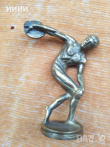 Бронзова пластика статуетка дискохвъргач, снимка 2 - Антикварни и старинни предмети - 52550744