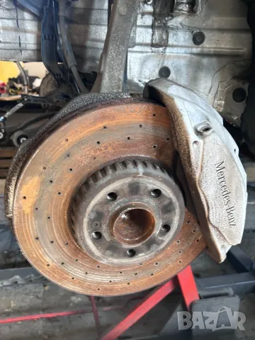 спирачки апарати и дискове винтилирани w213 E class AMG , снимка 2 - Части - 49585913