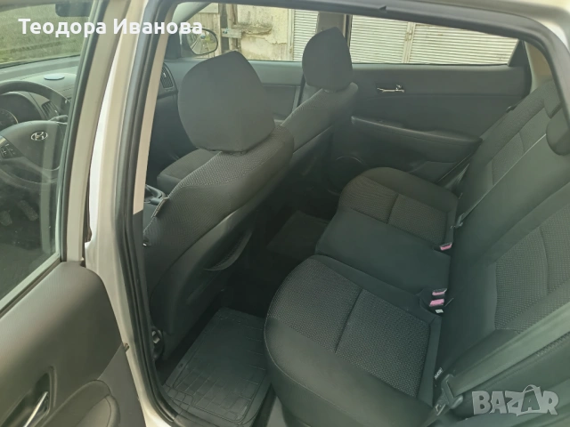 Хюндай i30 1.6 CRDI, снимка 9 - Автомобили и джипове - 53426239