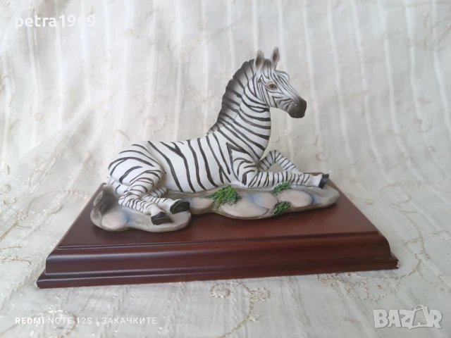 Статуетка зебра