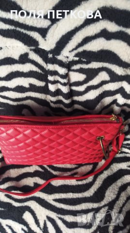 Червена чантичка, снимка 5 - Чанти - 43014547