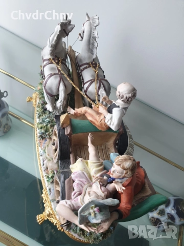 Capodimonte скулптура 45см/Каподимонте стара голяма порцеланова фигура-композиция/карета-любовници, снимка 3 - Статуетки - 52571683