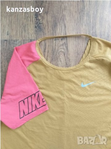 Nike - страхотна дамска тениска, снимка 2 - Тениски - 33634441