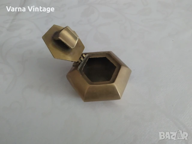 Стар месингов джобен пепелник, снимка 2 - Антикварни и старинни предмети - 50454735