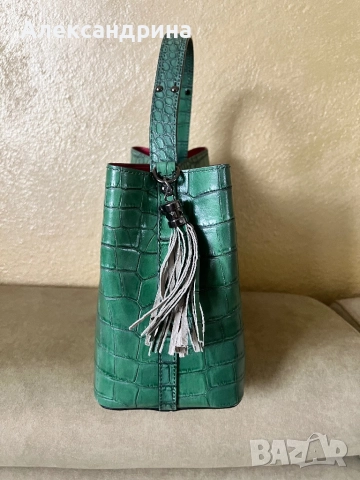 Зелена Дамска чанта от естествена кожа , снимка 2 - Чанти - 51943986