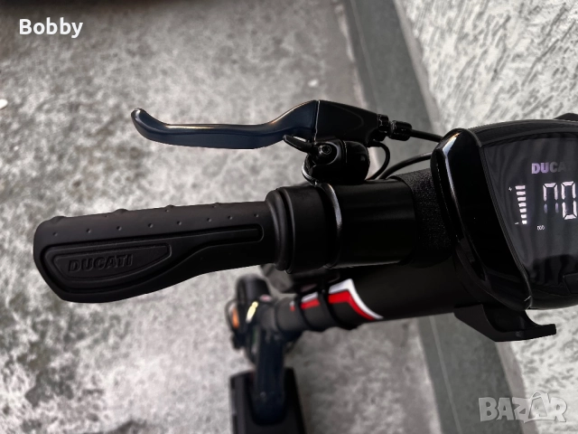 Електрическа тротинетка Ducati Pro 3, снимка 16 - Велосипеди - 52278705