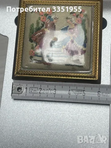 Колекционерска красива кутия за пудра за лице, снимка 15 - Антикварни и старинни предмети - 49878388