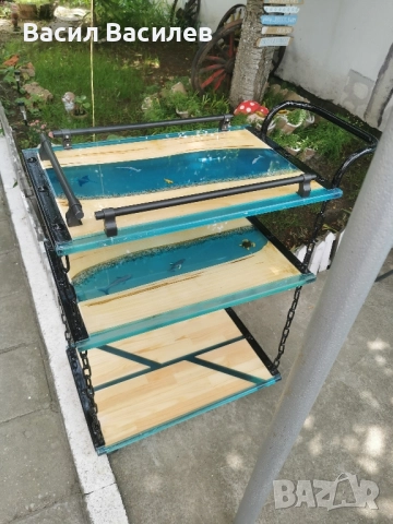 помощна масичка от епоксидна смола и масив