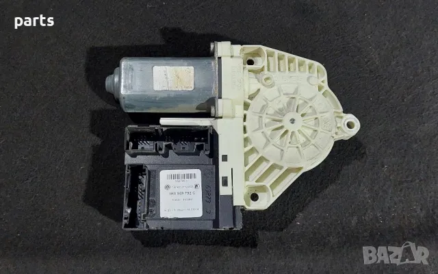 Дясна Машинка Стъкло VW Голф 5 (2) - Пасат 7 - Джета 5 - Кади
- Шкода Октавия 2
- 1K0959792C, снимка 2 - Части - 49104408