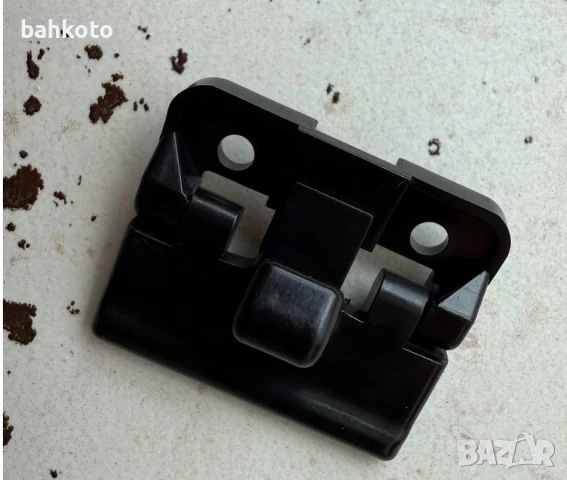 Гранд Витара 2004 - вентилационни клапи, ключалка подлакътник и др., снимка 2 - Части - 50991449