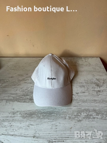 Бяла бейзболна шапка с козирка 100% памук с регулираща се обиколка на главата 🤍