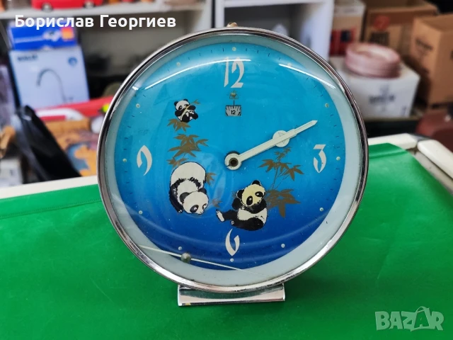 Стар китайски будилник с панди