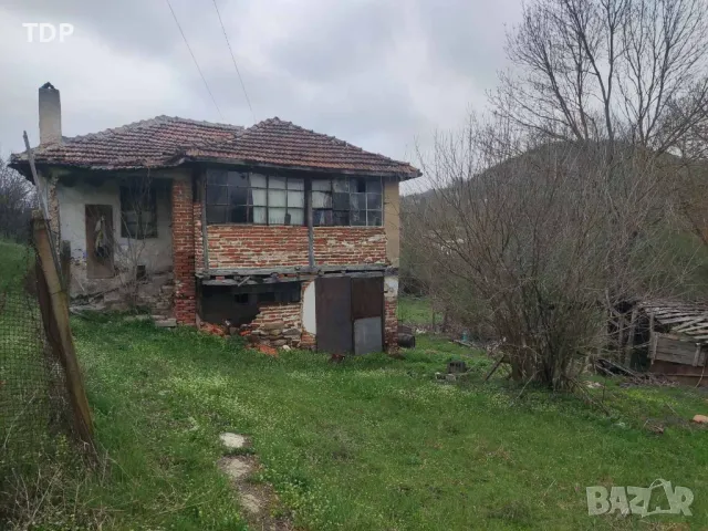 Дворно място с постройка в с Белила 