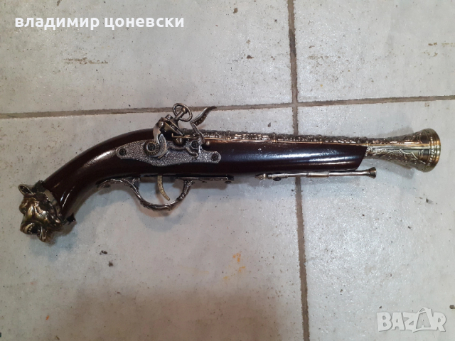 красив кремъчен пистолет,пищов,оръжие