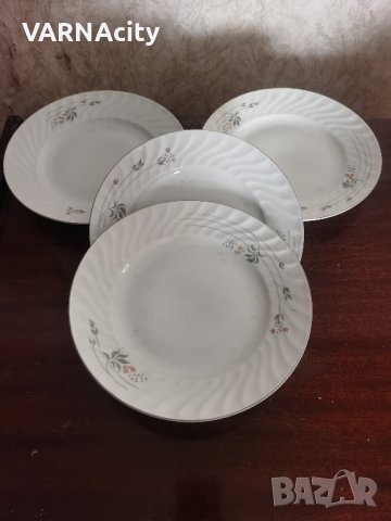 Четири порцеланови чинии