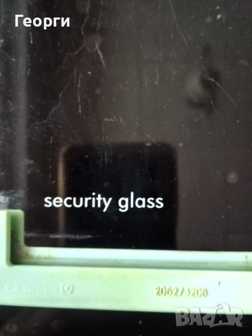 Продавам рафтове за хладилник и кутия.